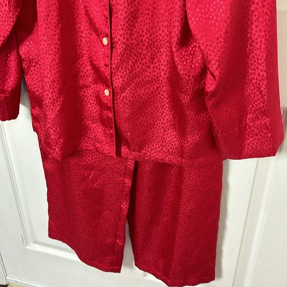 NATORI 2 piece pajama set size LARGE red silky pajama pants and button down top - Picture 5 of 13